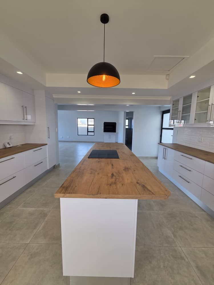 Light and bright open plan kitchen 