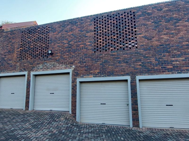 Modern 2-Bed Townhouse with Lock-Up Garage & Pet-Friendly Perks - Photo 9