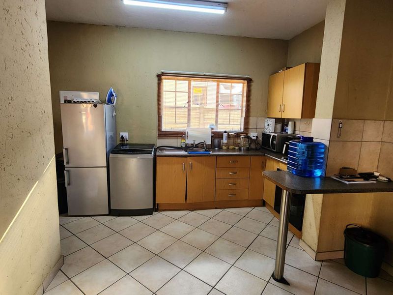 Cozy and Affordable Bachelor unit - Photo 2