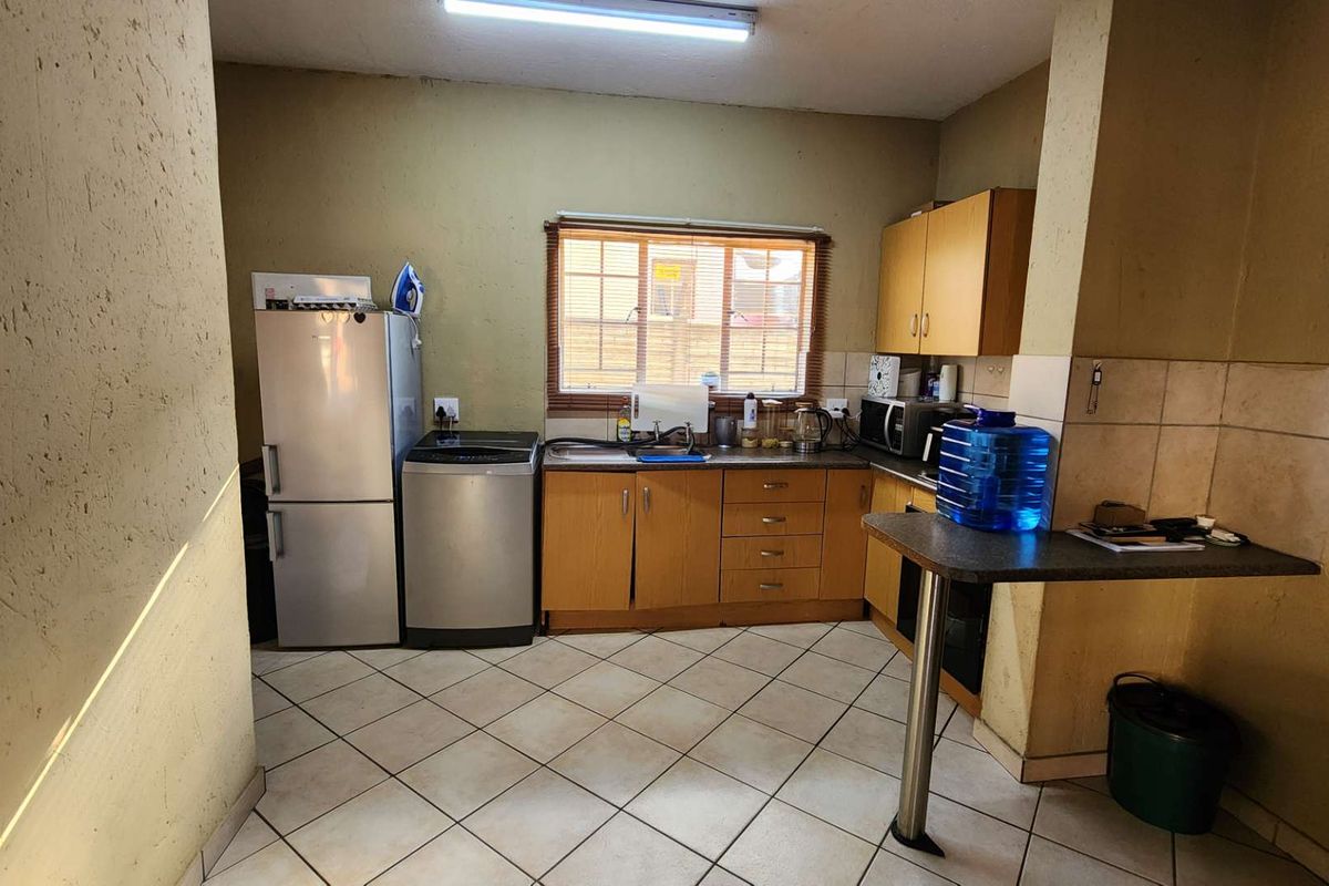 Cozy and Affordable Bachelor unit - Photo 2