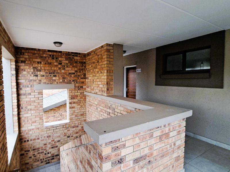 One Bedroom Apartment at Stonehaven - A secure residential estate in Whiteridge, Randburg - Photo 2