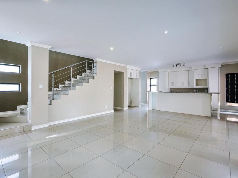 **Charming Family Haven in Highlands Estate** - Photo 6