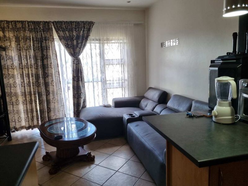 Delightful 2 Bedroom apartment in Kenwick Close  Investment opportunity. - Photo 7