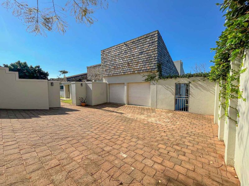 Magnificent Herrwood Park home with Sea Views. - Photo 9