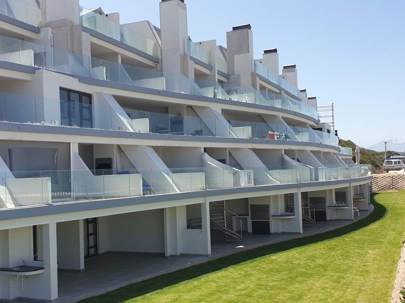 Sun, see and sand  -       Perfect beachfront location - Photo 2
