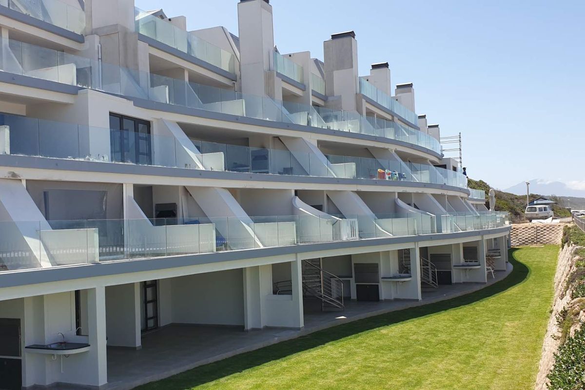 Sun, see and sand  -       Perfect beachfront location - Photo 2