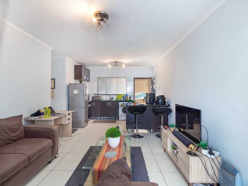 Luxury 1-Bedroom Apartment for Sale in Phoenix View Estate, Midrand - Photo 8