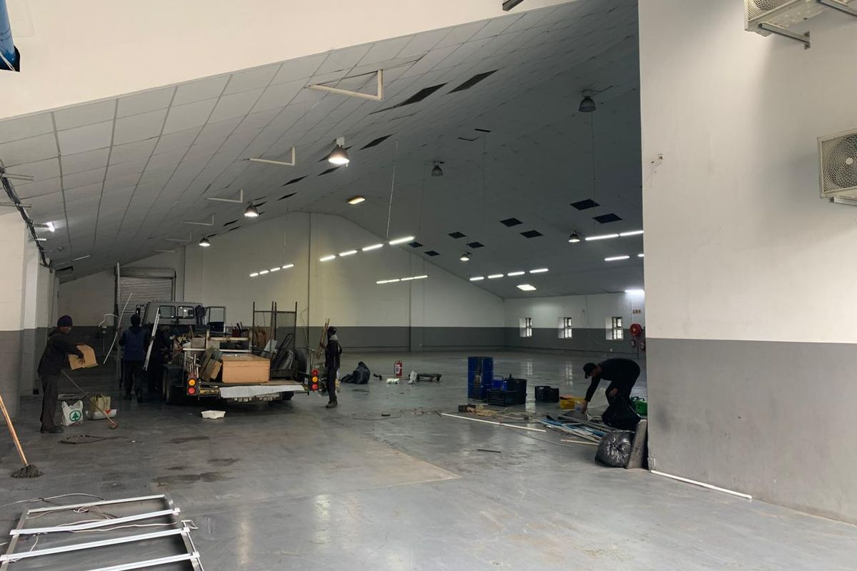 Spacious Warehouse with Air-Conditioned Office & Mezzanine Space - Photo 3