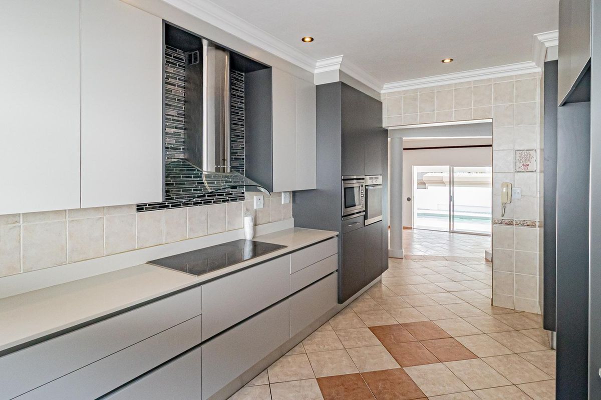 5 Bedroom House to Rent in Dainfern Golf Estate - Photo 5