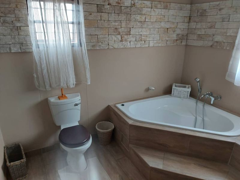 Modern Family House For Sale - Oshakati Ext. 16 - Photo 6