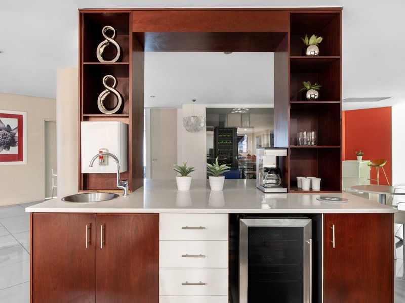 Find office space in Regus Parktown for 5 persons with everything taken care of. - Photo 7