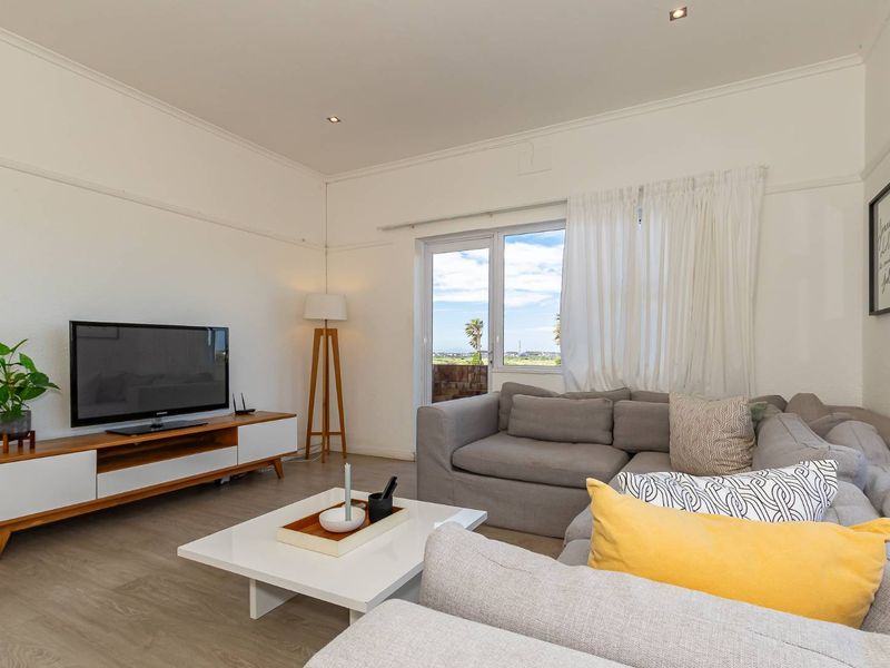 COMFORT, CHARM AND CAPTIVATING VIEWS - Photo 6