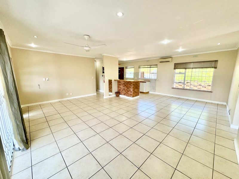 Hendra Estates - Stunning Townhouse With Sublime Sea Views For Sale In La Lucia - Photo 6