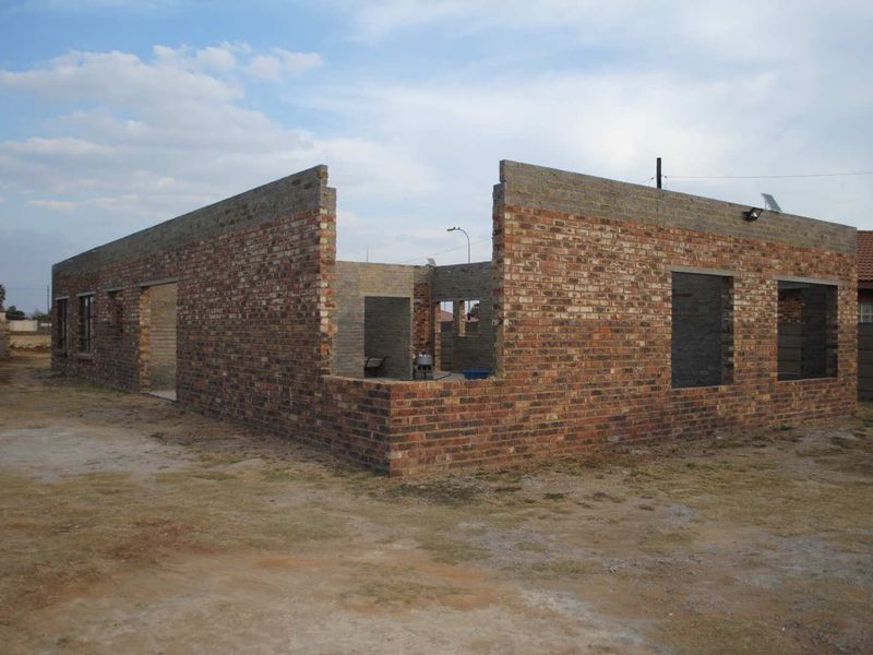 Incomplete Double storey up for sale - Photo 3