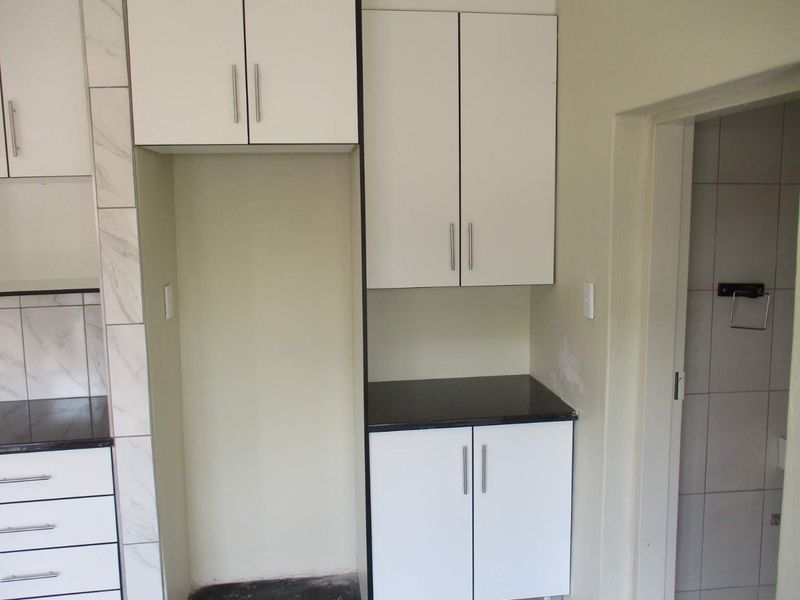 A 1 BEDROOM UNIT TO RENT IN CLAREMONT - Photo 3
