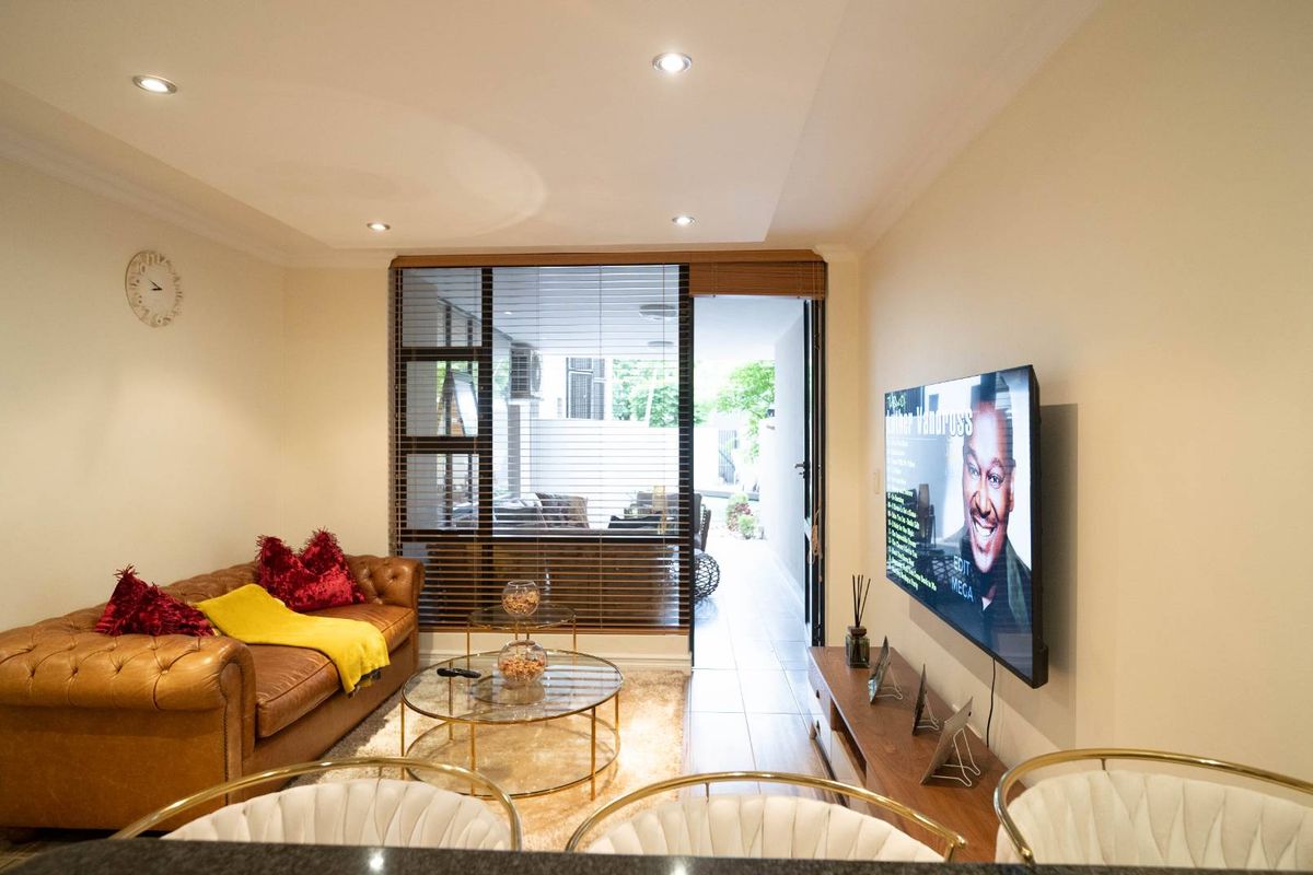 Luxury 3 Bedroom Home with Designer Touches in Sandton CBD - Photo 3