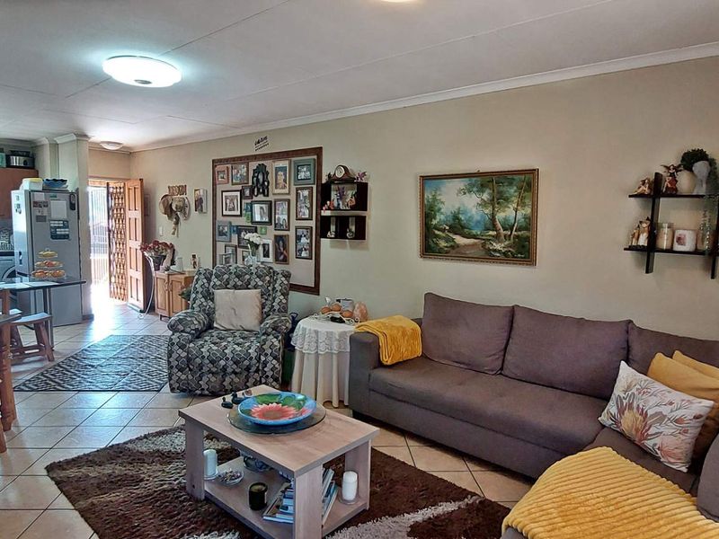 Secure 2 Bedroom Sanctuary - Photo 1