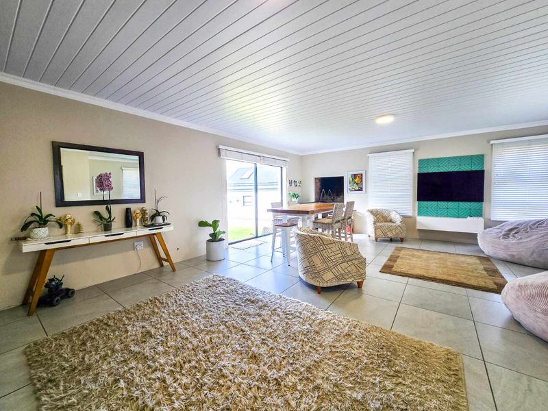 Charming family home for sale in Stilbaai-Wes. - Photo 4