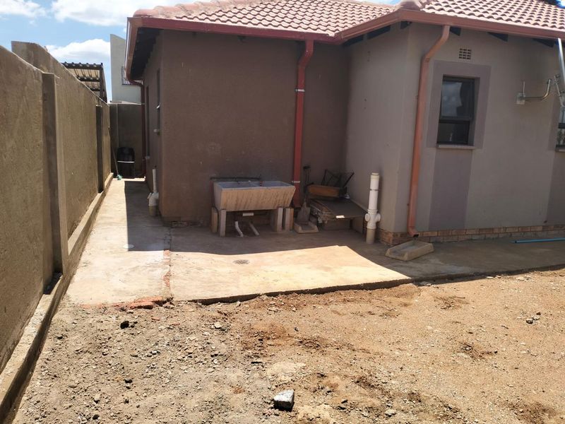 Clayville Ext 77 R 1350 000 - Family Home - Photo 3