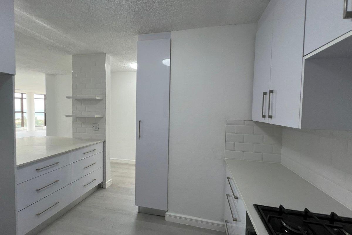 VIEWS and 2 Secure basement parkings!! - Photo 2