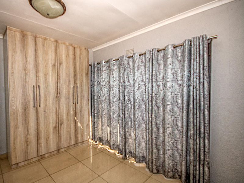 3 Bedroom Brackendowns Family Home, move-in ready! - Photo 10
