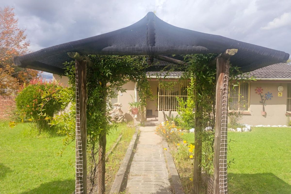 "Suburban Bliss: 3-bedroom home, Prime Location!" - Photo 3