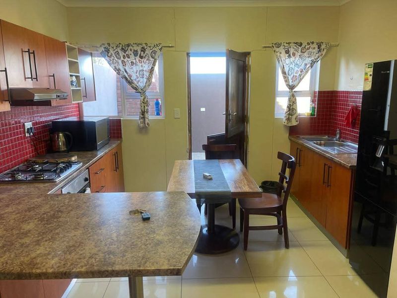 Looking for a neat, spacious home in a quiet complex with only a few units? This beautiful property offers comfort, privacy, and convenience all in one! 🌿 - Photo 4