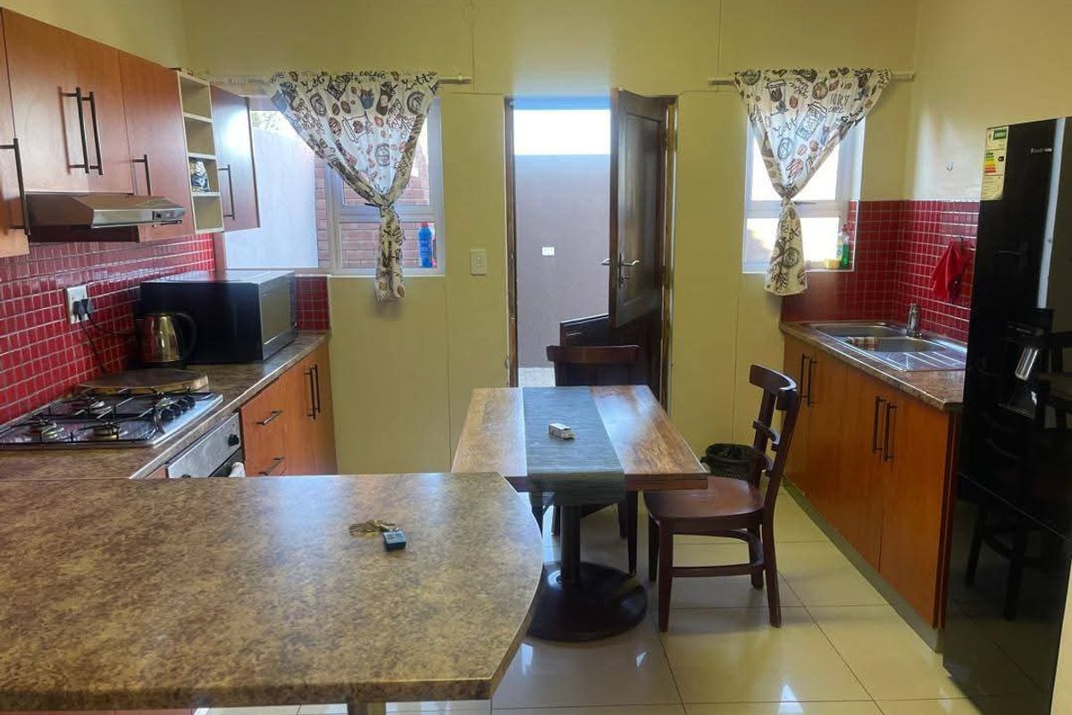 Looking for a neat, spacious home in a quiet complex with only a few units? This beautiful property offers comfort, privacy, and convenience all in one! 🌿 - Photo 4