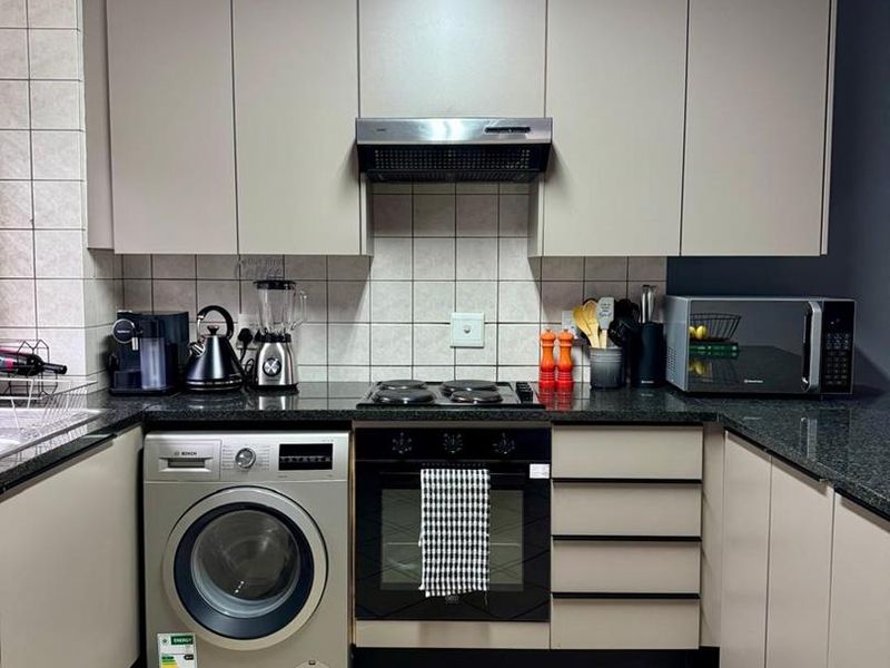 2 Bedroom Apartment For Sale in Leeuwenhof - Photo 6