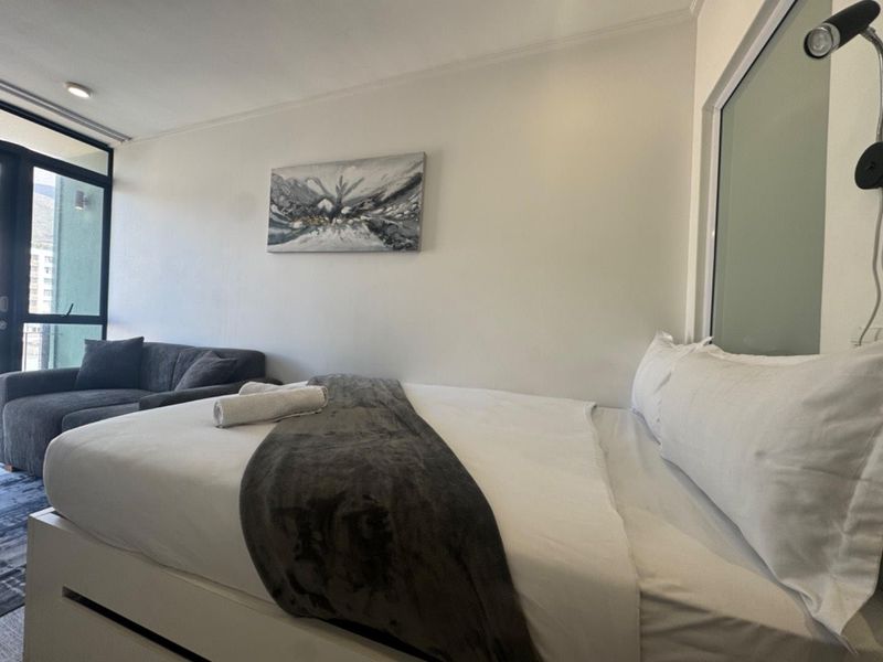 Stylish Studio with Breathtaking Views & Unbeatable Location - Photo 2