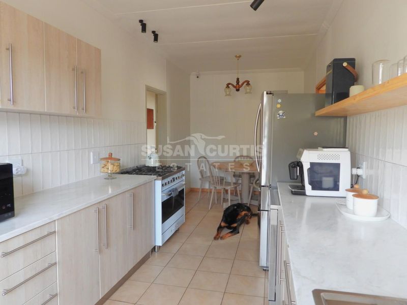 Comfortable family house with big erf - Photo 6