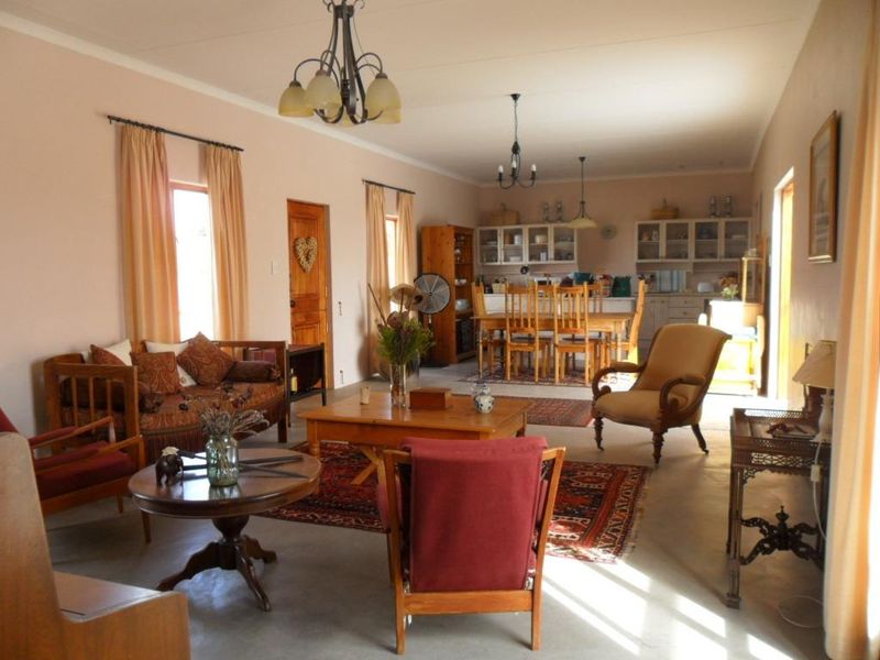 Low-Maintenance Family Home on a Large Erf in Kakamas - Photo 2