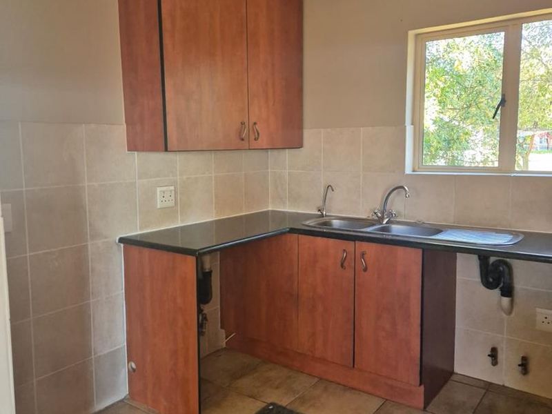 2 Bedrooms 2 Bathrooms and 2 Garages - Photo 9