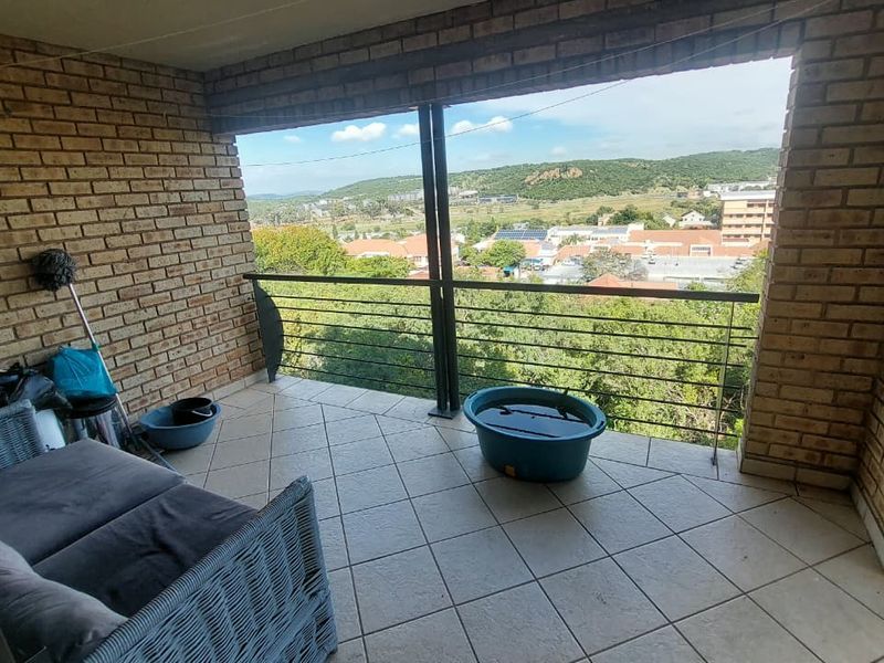 Open-Plan Living: Your Dream 2 Bedroom Home Awaits! - Photo 9