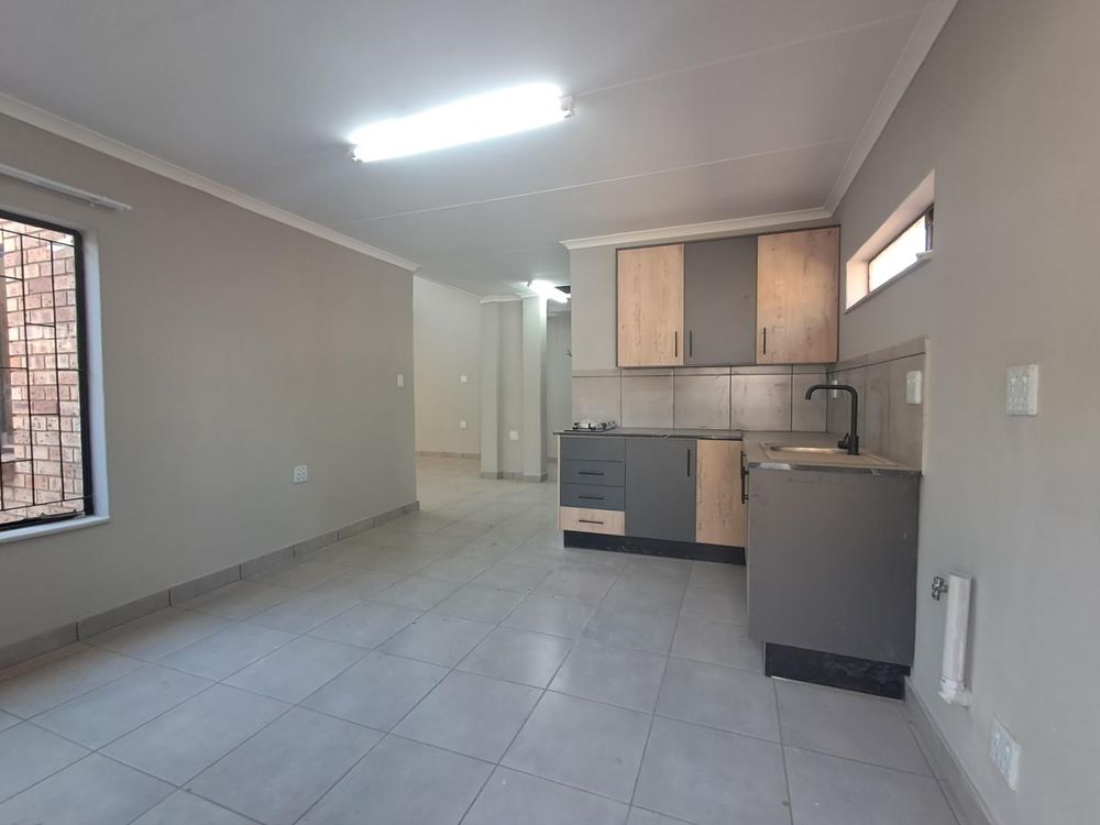Kitchen & dining