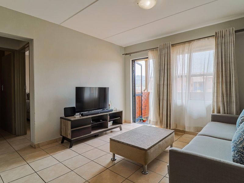 Embrace City Life: Modern, Secure, Convenient - Photo 6