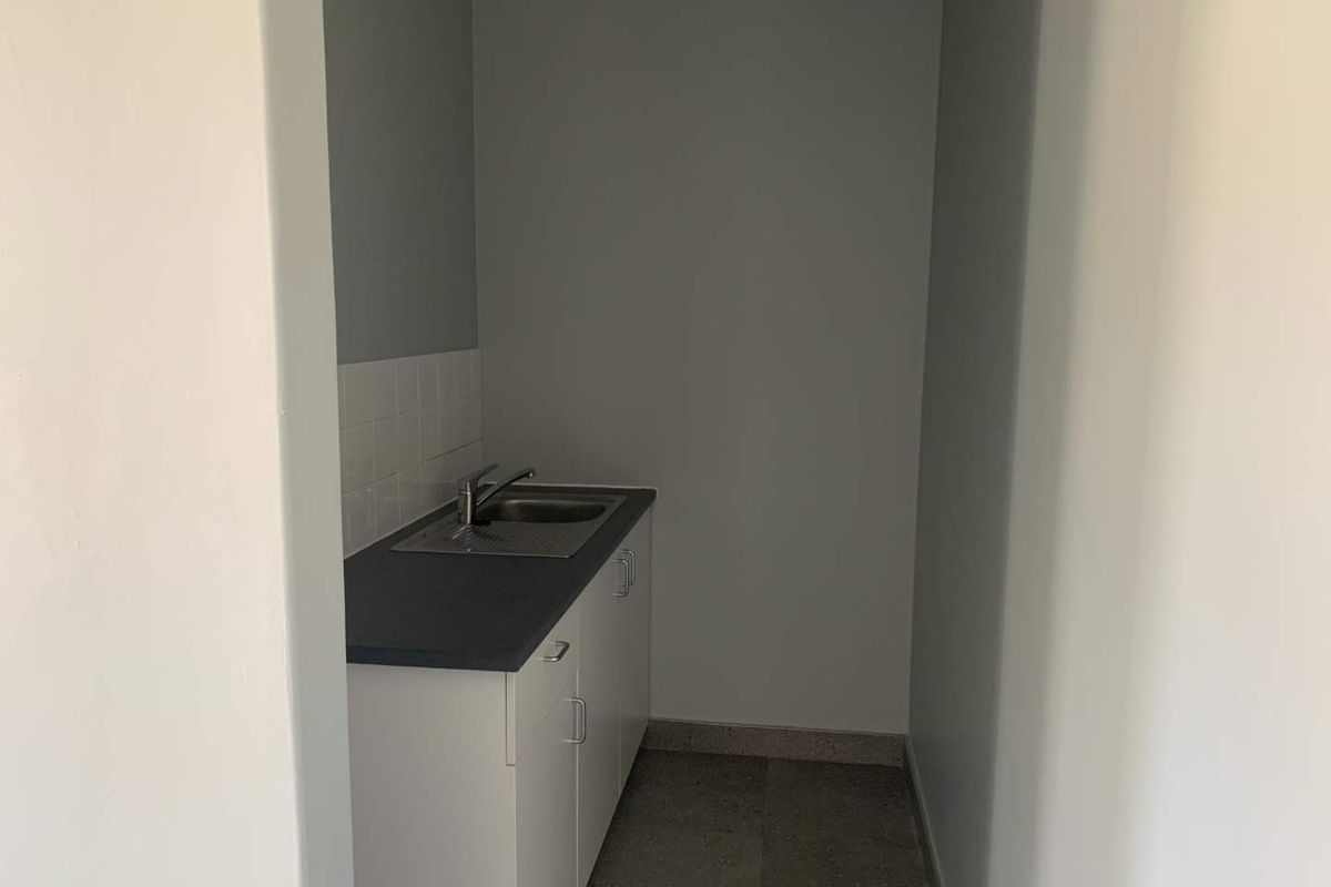 Spacious Warehouse & Office Space in Prime Industrial Hub - Photo 4