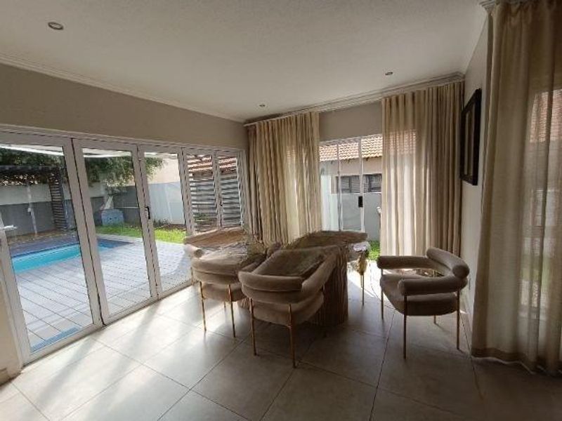 THATCHFIELD SECURITY ESTATE - 4 BEDROOM HOUSE WITH A SWIMMING POOL - Photo 3