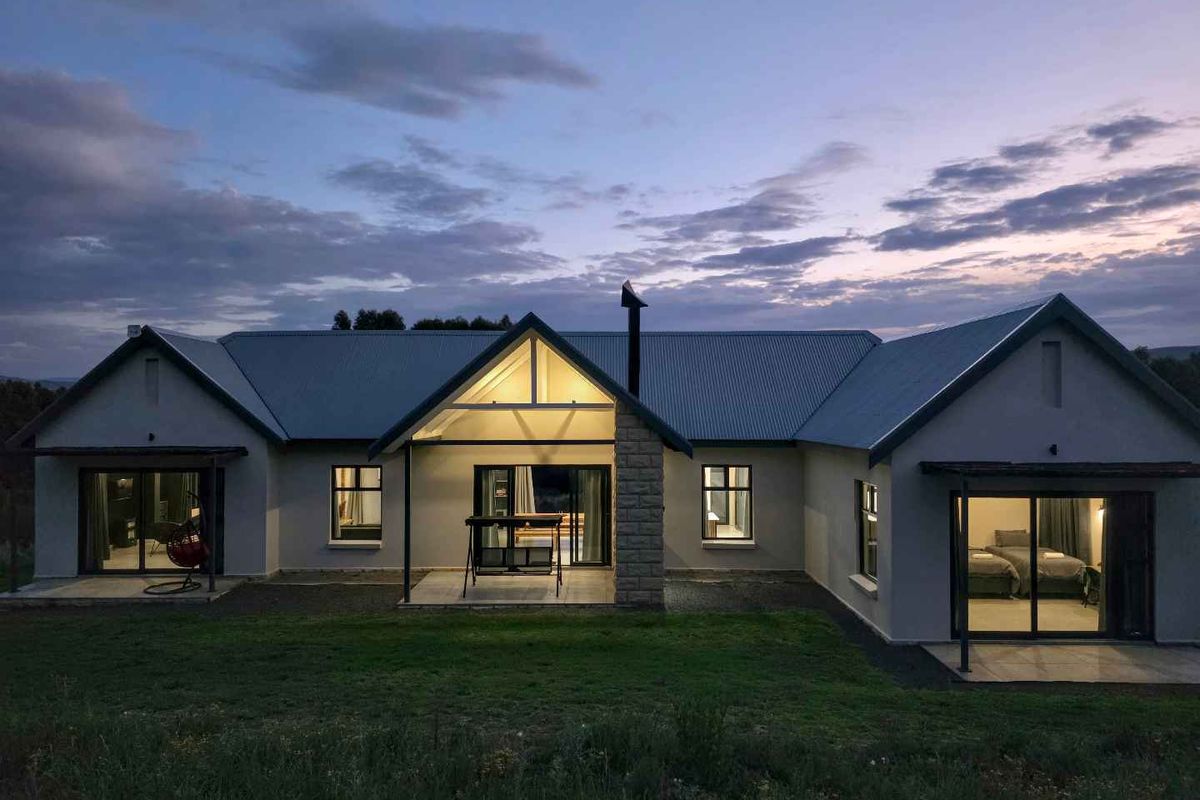 Contemporary Mountain Retreat with Panoramic Views | Clarens Mountain Estate - Photo 3