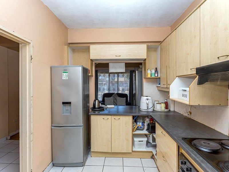 Two Bedroom Ground Floor Apartment with Garage - Photo 9