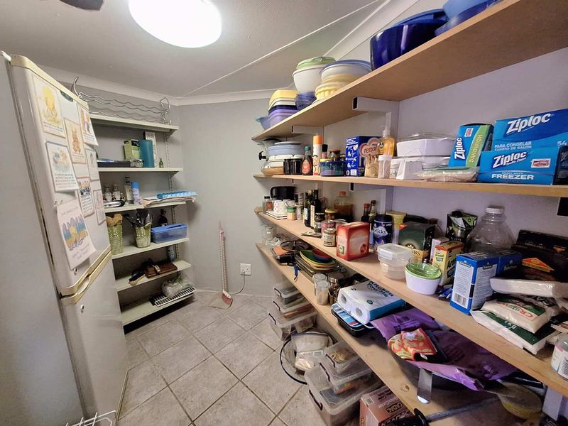 Elegant Main House with Three Luxury Cottages - Photo 9