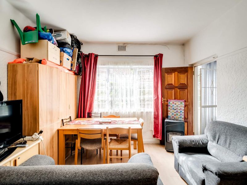 Hello First Time Buyers, Young Professionals and Investors! - Photo 4