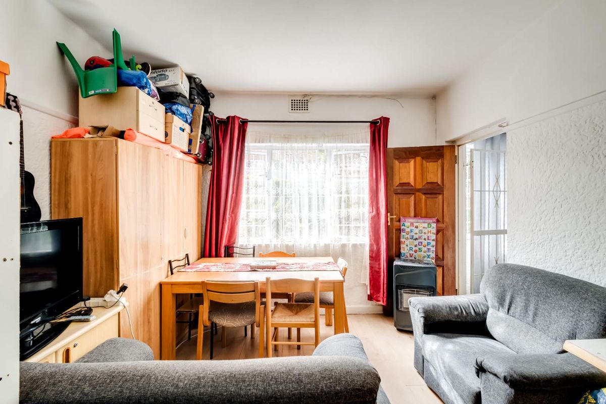 Hello First Time Buyers, Young Professionals and Investors! - Photo 4