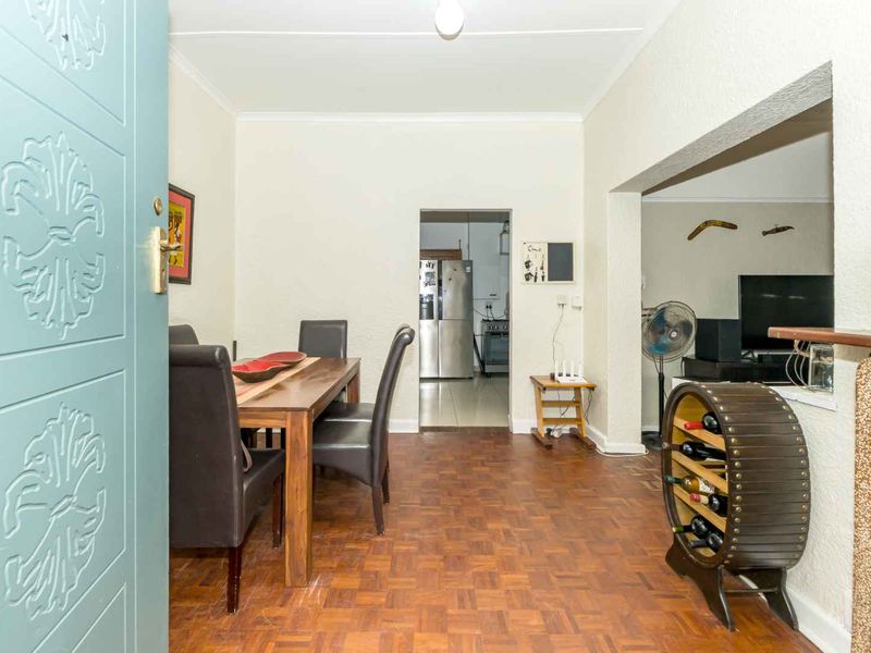 Beautiful Family Home with Separate Cottage in Wynberg Village - Photo 4