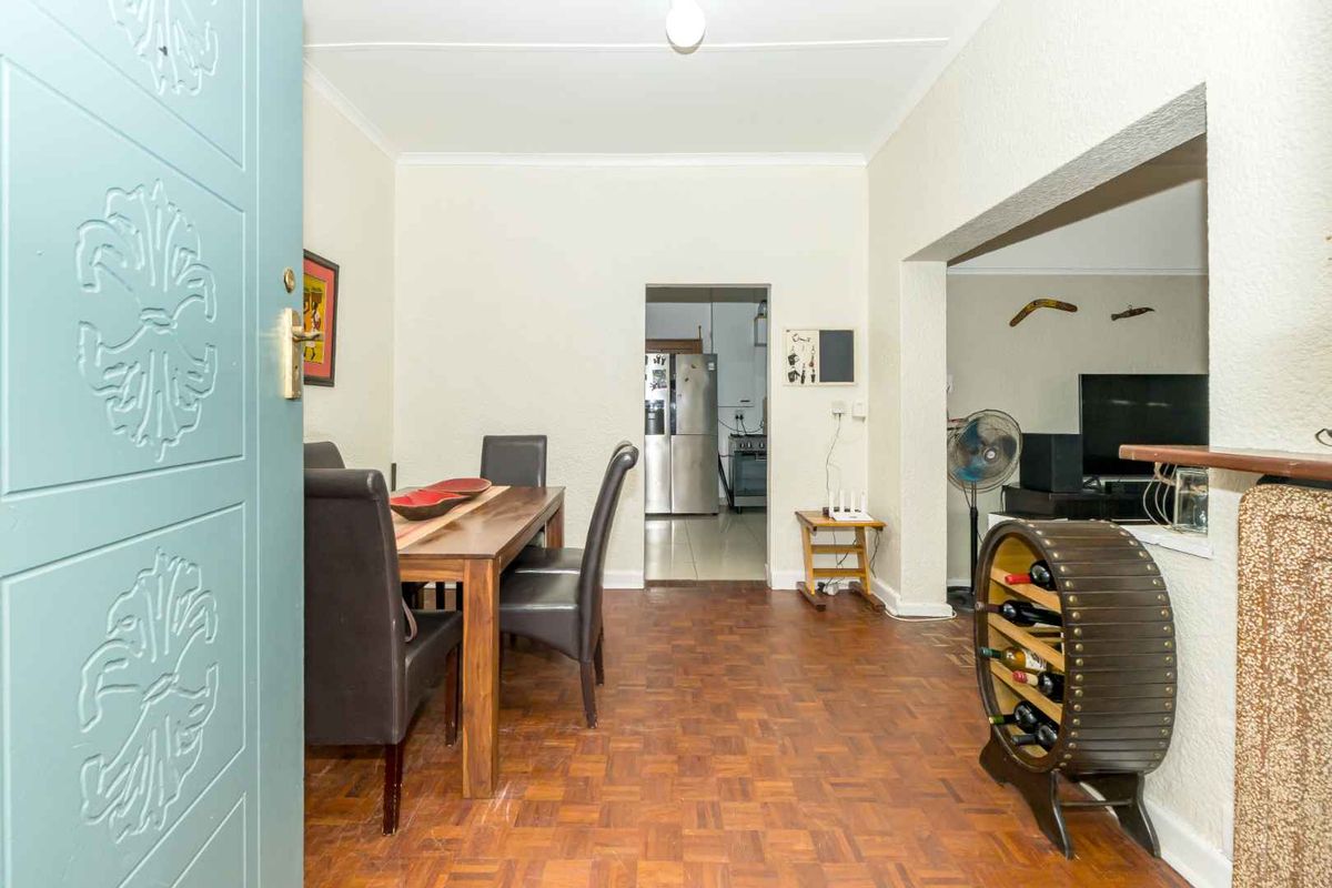 Beautiful Family Home with Separate Cottage in Wynberg Village - Photo 4