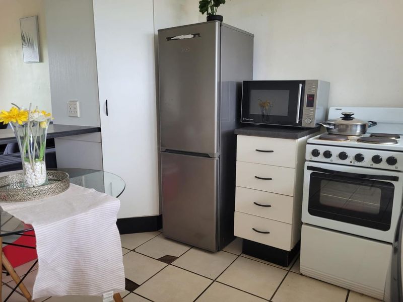2 Bedroom Unit in a Popular Complex in Montclair - Photo 3