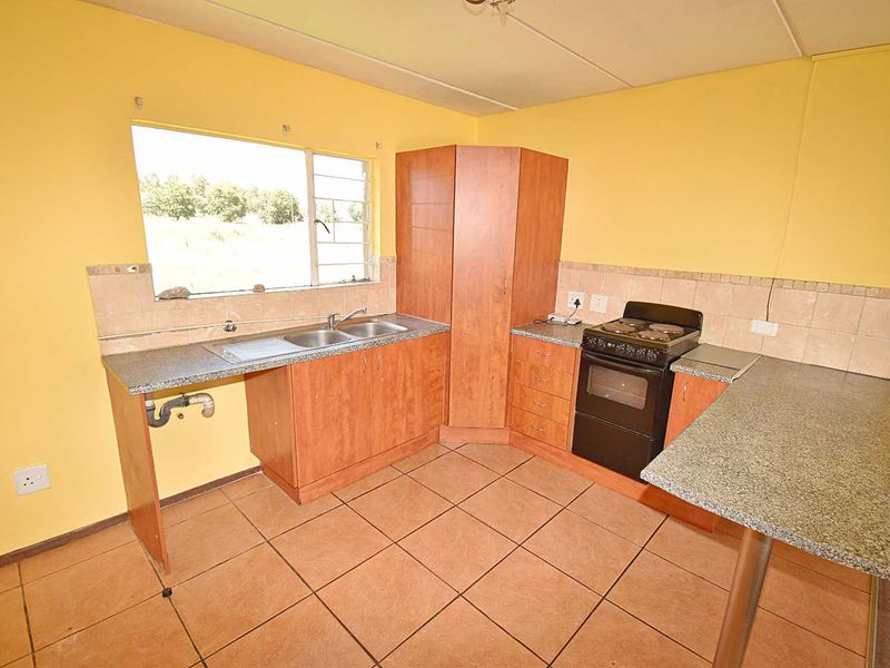 First Floor Apartment - Photo 7