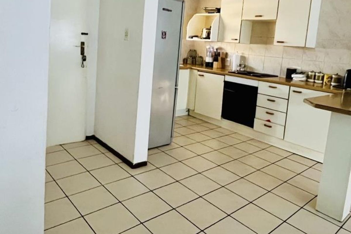 2 Bedroom Apartment in Oakwood Mews Germiston - Photo 2