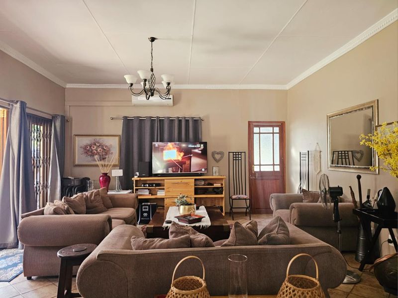 Elegant Sandstone Home with Flair and Family Appeal and a Flatlet - Photo 6