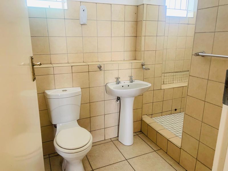 **Affordable Shared Student Accommodation in Prime Location** - Photo 9